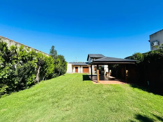 Casa De 7 Ambientes Y 5 Habitaciones Venta Ezeiza