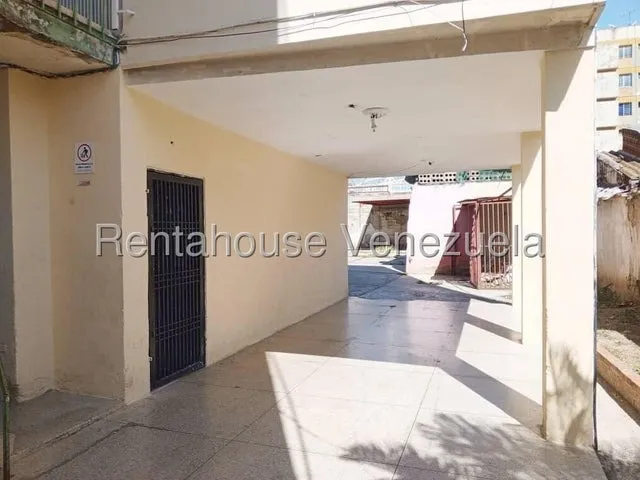 %% Raiza Suarez Vende Apartamento Tipo Estudio En El Centro De Barquisimeto 2 5 1 2 2 3 7 Con Cocina Remodelada Agua Constante 1 Habitación 1 Baño Semi Amoblado Visítalo.!                             
