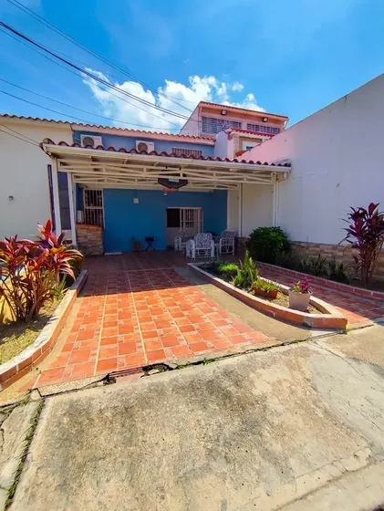 Ofrecemos En Venta Acogedora Casa En Urb. Valle Paraíso, San Pablo, Turmero.