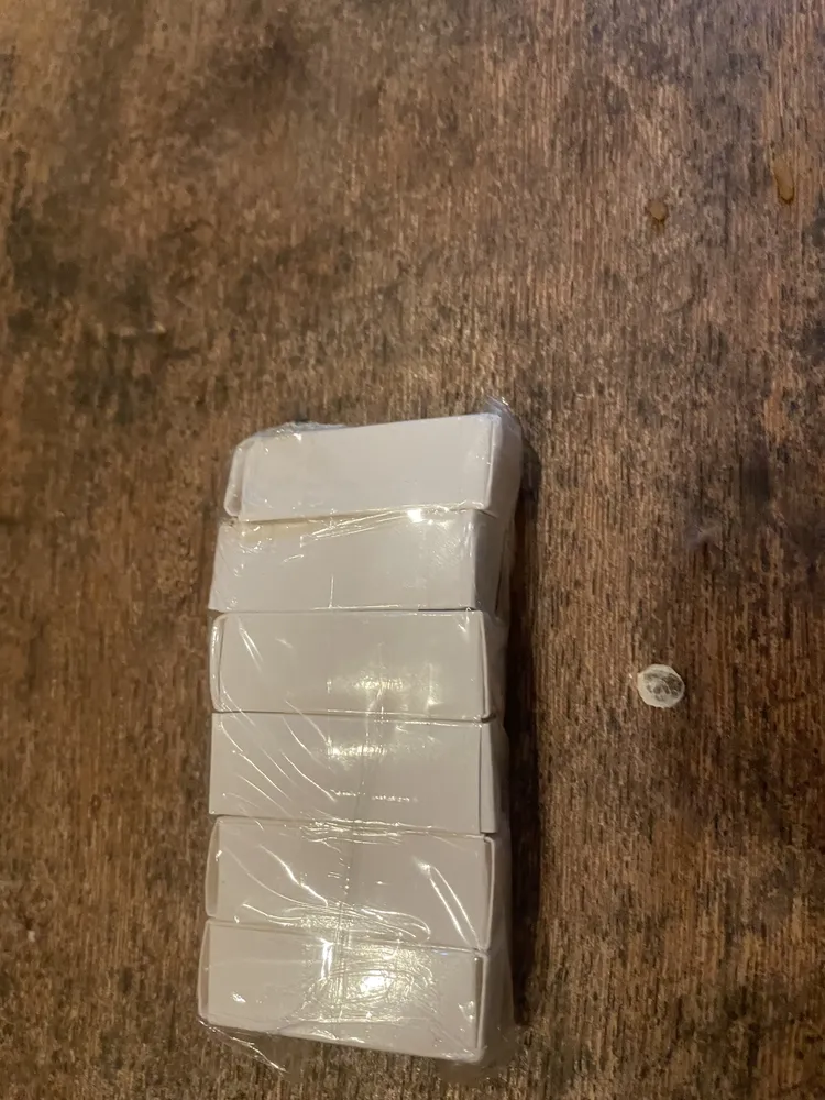 Lâmpada LED Halopin G9 7W instalada em um lustre de teto