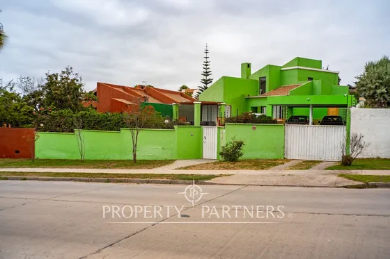 Amplia Y Cómoda Casa En Sector  Peñuelas.