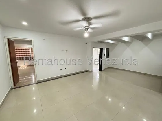 Naudy Escalona & Maribel Morillo Asesor Inmobiliario De Rentahouse Venden Imponente Casa De 3 Niveles En El Pedregal Zona Este De Barquisimeto, 