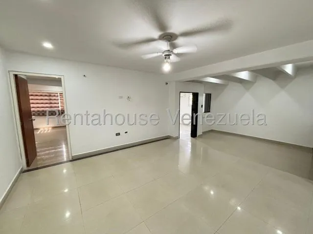 Naudy Escalona & Maribel Morillo Asesor Inmobiliario De Rentahouse Venden Imponente Casa De 3 Niveles En El Pedregal Zona Este De Barquisimeto, 