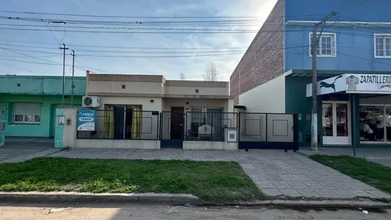 Hermosa Casa Cercana A Av. Yrigoyen - Lobos