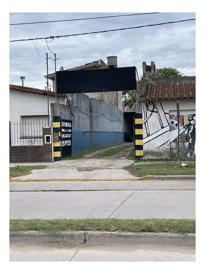Taller, Galpon Lavadero Gomeria Sobre Av 75 Entre 68 Y 70