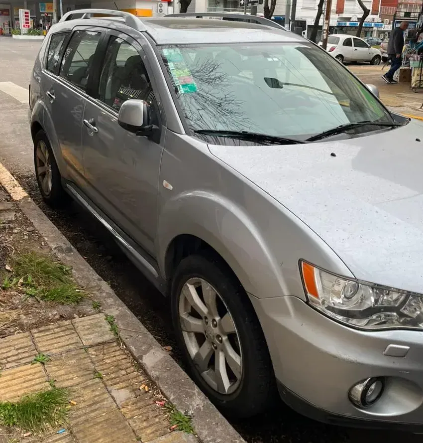 Mitsubishi Outlander 2.4 GLS 170 HP Automatic Transmission with Sunroof