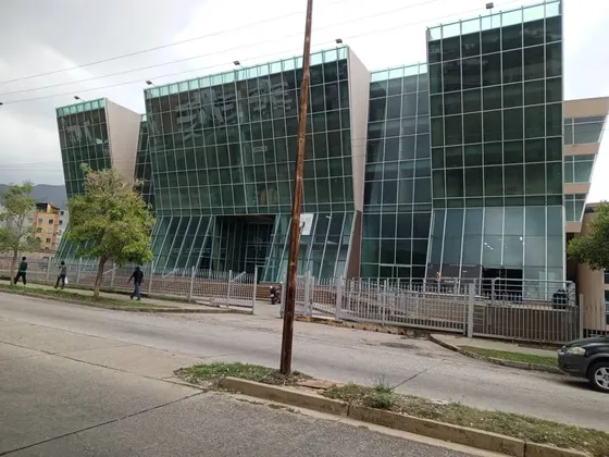 Oficina En Venta Puede Ser Para Consultorio En Obra Gris, En El Centro Comercial Profesional San Diego Detrás De Fin De Siglo. San Diego Carabobo. Eb
