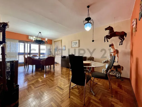Venta De Departamento 2 Dormitorios + Comodín, Centro, Rosario