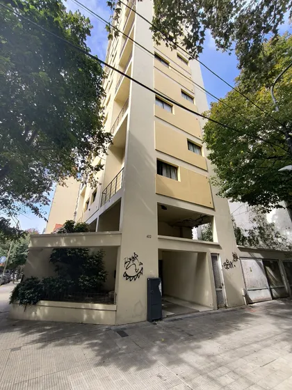 Venta Cochera En La Esquina De 51 Esquina 3, La Plata.-