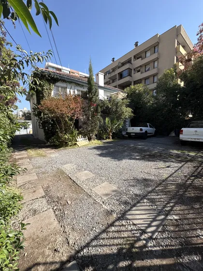 Arriendo Amplia Casa Comercial En Providencia
