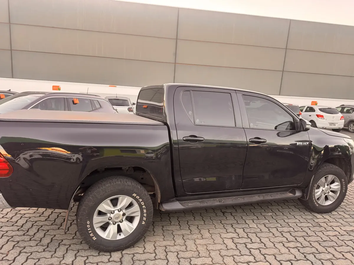 Toyota Hilux 2017 2.8 Tdi Srv Cab. Dupla 4x4 Aut. 4p — foto 5