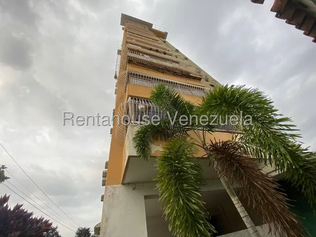 Hermoso Apartamento En Zona Centro Maracay 104 Metros Todos Los Servicios Impecable Conservacion Tu Nuevo Hogar Estef 25-18644