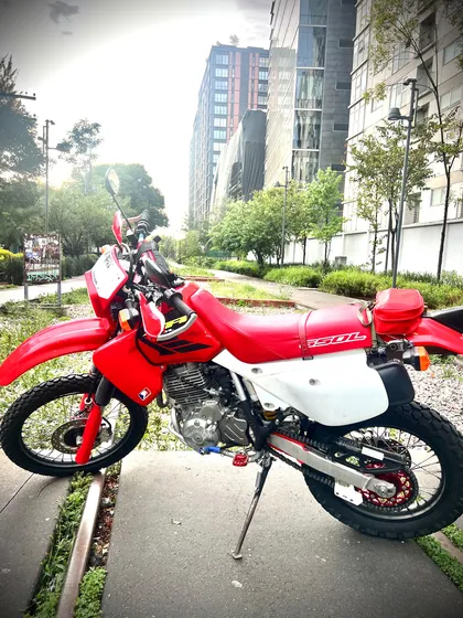 Moto En Perfecto Estado, Con Varios Accesorios