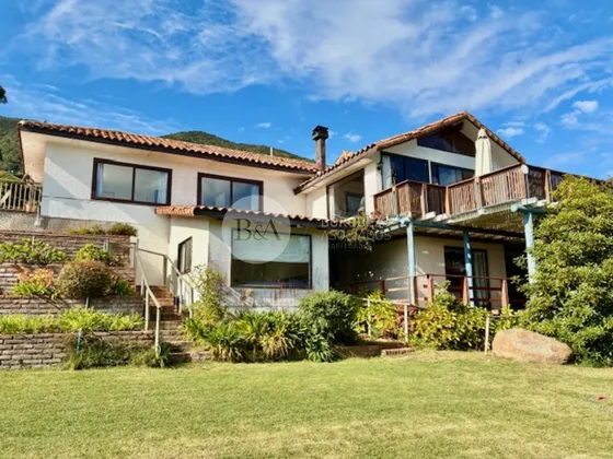 22799 - Linda Casa Con Espectacular Vista Y Espacios Zapall