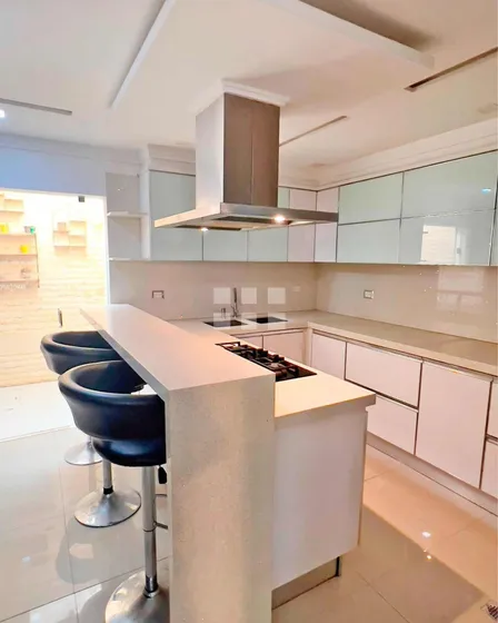 Town House Moderno Ubicado C. Residencial Villa Cereipo