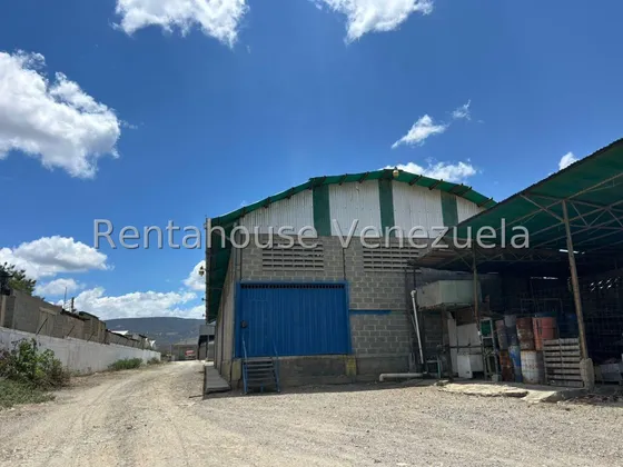 Elim Ojeda Alquila Espectacular Galpon Ubicado En Un Complejo De Galpones Al Oeste De Barquisimeto,lara