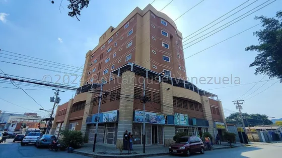 Vendo Apartamento En Urbanización El Bosque (falcon Crest), Código 25-15221 Cm Leer Descripción 
