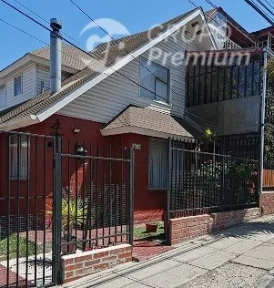 Casa En Venta De 4 Dorm. En Sector Residencial De Quilpue