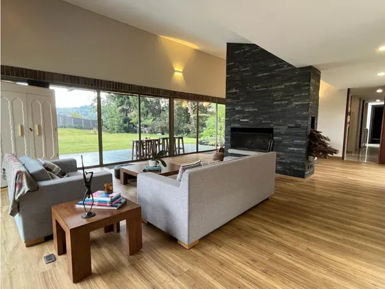 Venta Casa Finca Independiente Alto De Las Palmas Frente A Balmoral