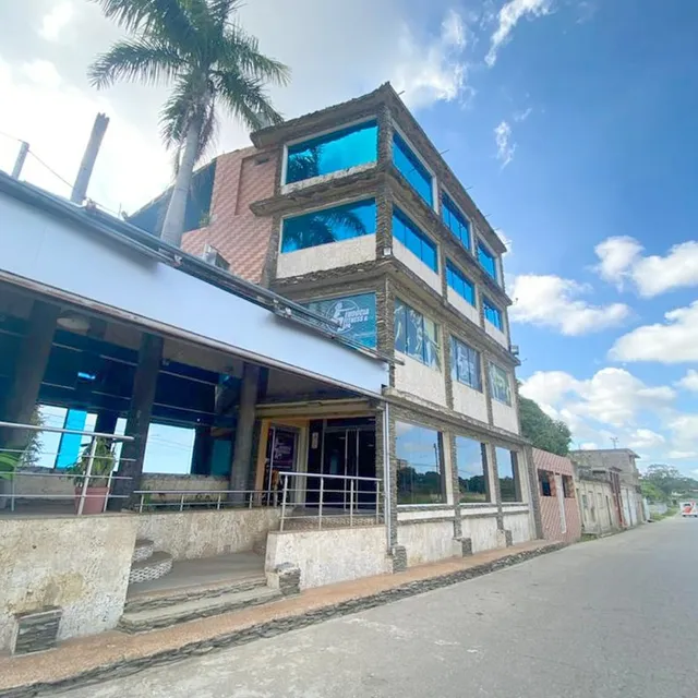 Se Vende Edificio Comercial Con Financiamiento Moron 
