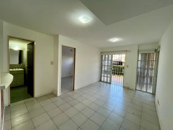 Alquiler Departamento 2 Ambientes Con Patio Y Cochera En Haedo.