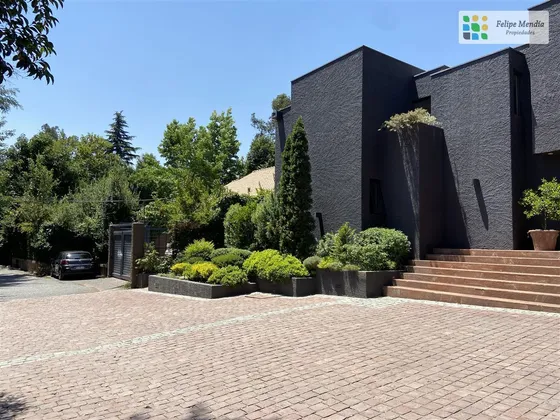 Casa En Venta De 4 Dorm. En Las Condes