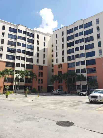 Apartamento En Alquiler Urbanismo Privado Nuevo Bosque Alto Sin Amoblar
