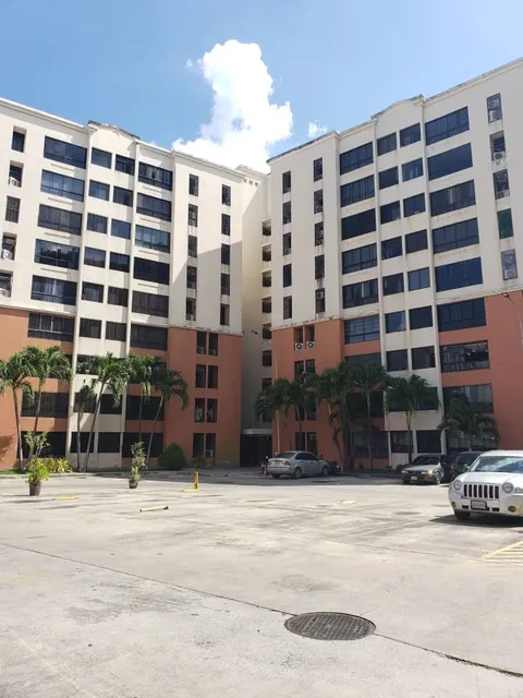 Apartamento En Alquiler Urbanismo Privado Nuevo Bosque Alto Sin Amoblar