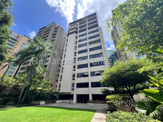Apartamento En Venta En Campo Alegre Chacao Para Remodelar 200 Metros Pozo De Agua Planta Electrica
