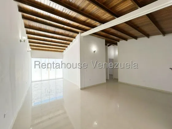 Jean Pavon Tiene Excelente Casa En Venta En La Avenida La Montañita Cabudare Lara 1 8 0 8 0