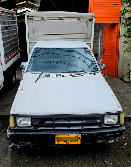 Mazda B2000 Basica