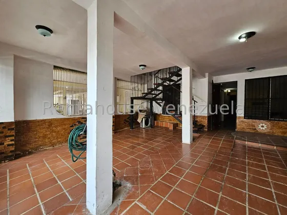 Dennymar, Vende Amplia Casa En Cabudare Con Cocina Empotrada, 5 Habitaciones, 2 Baños, Con Facil Acceso A Comercios Colegios Y Otras Bondades. Contáctame Y Hagamos Negocios  B5b74a
