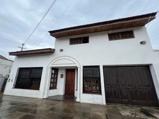 Martin Fierro 1180, Wilde ¡excelente Casa De Cuatro Ambientes Con Piscina En Venta!