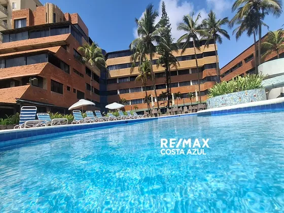 Remax Vende Pent House Con Hermosa Vista Al Mar En El Conjunto Nautilus Palace, Tucacas.