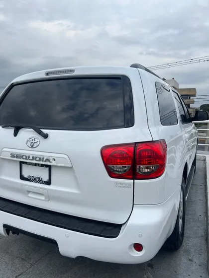 Toyota Sequoia Sr5 Aa R-18 Piel Premium At