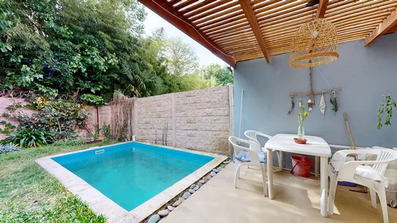 Casa Duplex En Venta Gonnet Entre Caminos Pileta