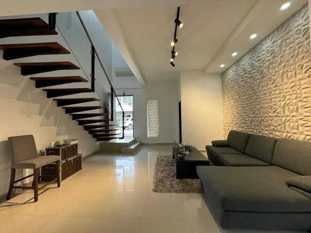 Venta De Exclusivo Town House Ubicado En El Parral