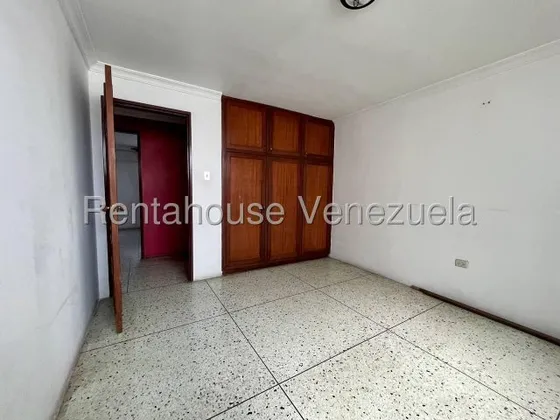 Maikelly Zabala Vende  Excelente Ubicación  Apartamento En Centro Este De Barquimeto Mls 25-14476 Mz