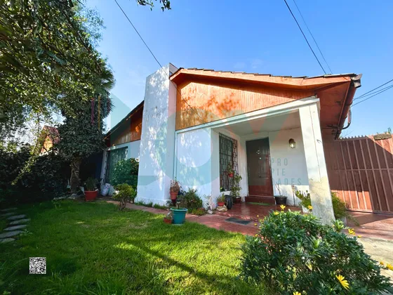 Casa En Venta De 4 Dorm. Y 3 Baños En Macul. 500m2 Totales