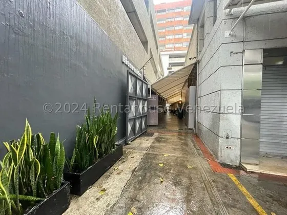 Agp Local Comercial En Alquiler En Las Mercedes, Totalmente Operativo Con Un Depósito 25-24184 Ys 