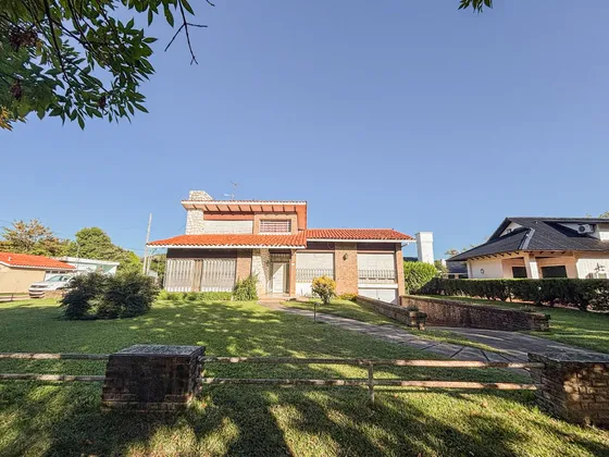 Casa En Venta 3 Dormitorios En Roldán 
