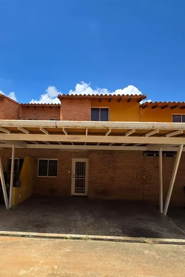 Alquiler Moderno Townhouse El Manantial Naguanagua Con Pozo Y Vigilancia Mp Solo Clientes