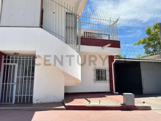 Venta De Galpón En Godoy Cruz. Calle Independencia