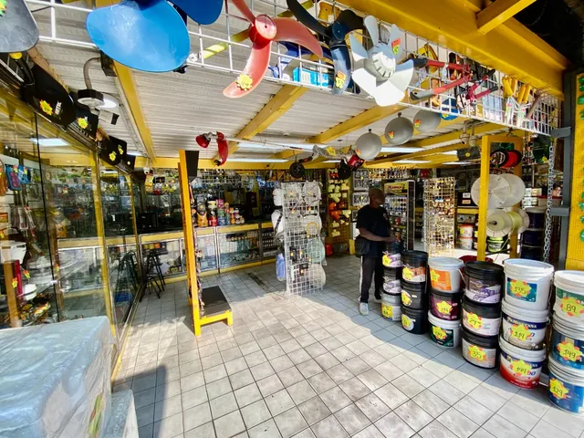 Local Propio + Fondo De Comercio De Ferreteria A Pie De Calle 100 M2 Acropolis