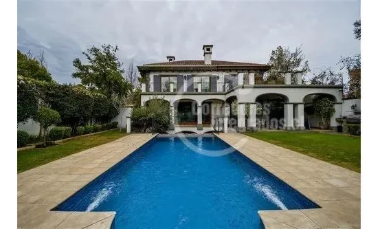 Casa En Arriendo De 6 Dorm. En Lo Barnechea, Las Pataguas