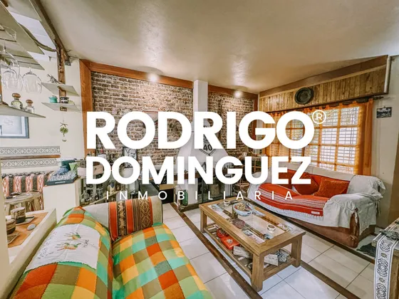 Casa De 4 Ambientes En Venta Banfield Este, Muy Amplia Y Con Cochera