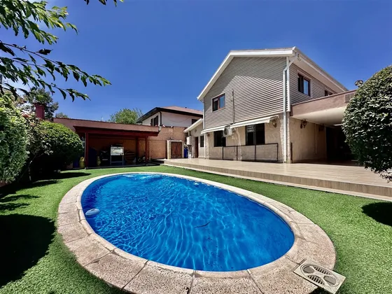Casa En Venta De 3 Dorm. En Macul