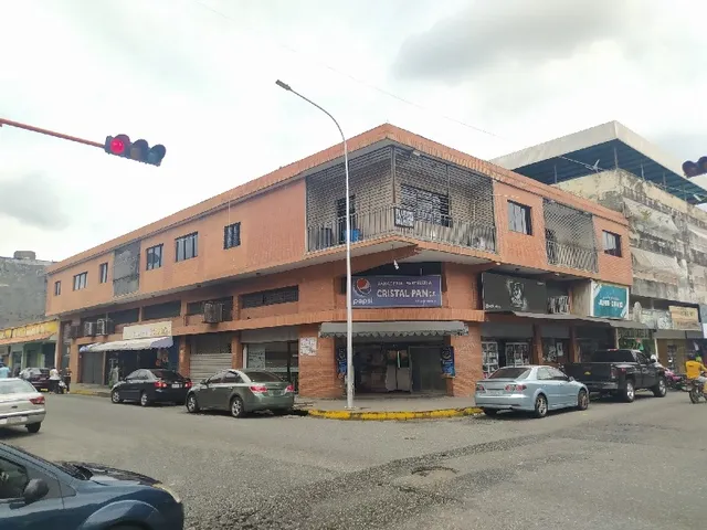 Hermanas Mota Venden Edificio Comercial En El Centro De Acarigua Edo. Portuguesa  Pred-001