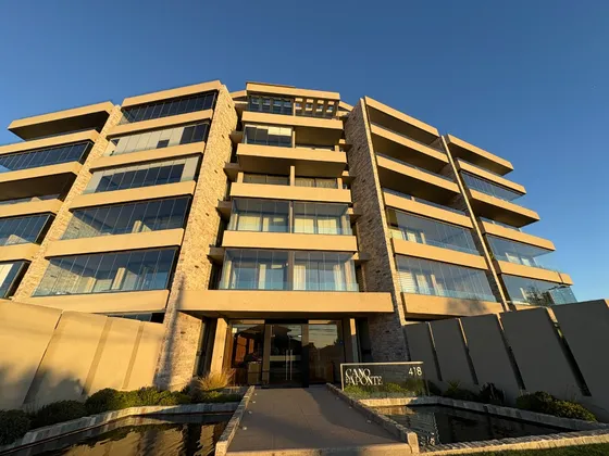 Soleado Y Amplio Depto En El Edificio Cano De Aponte