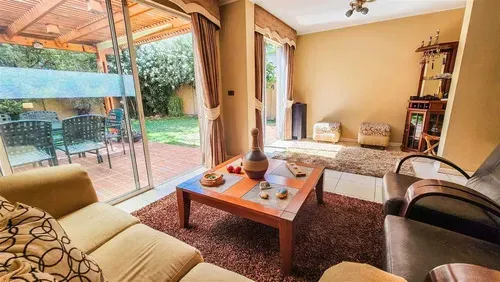 Casa De 3 Pisos En Condominio Interior Seguro